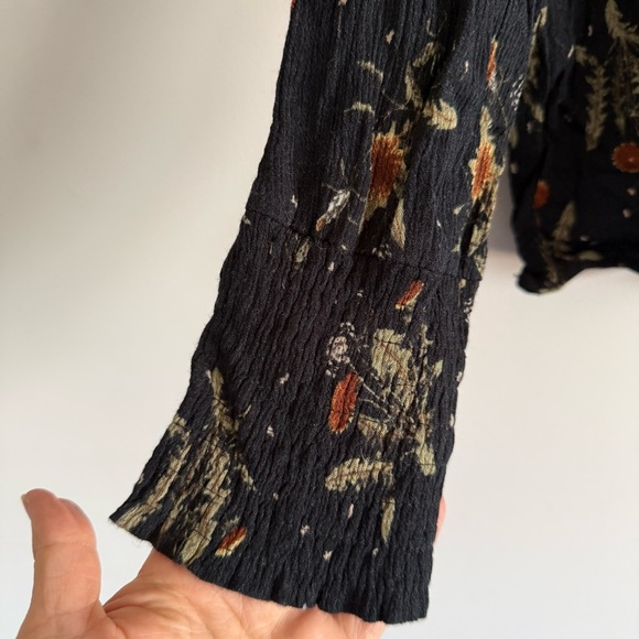 Floral Black Women's Top - Picture 4 of 9